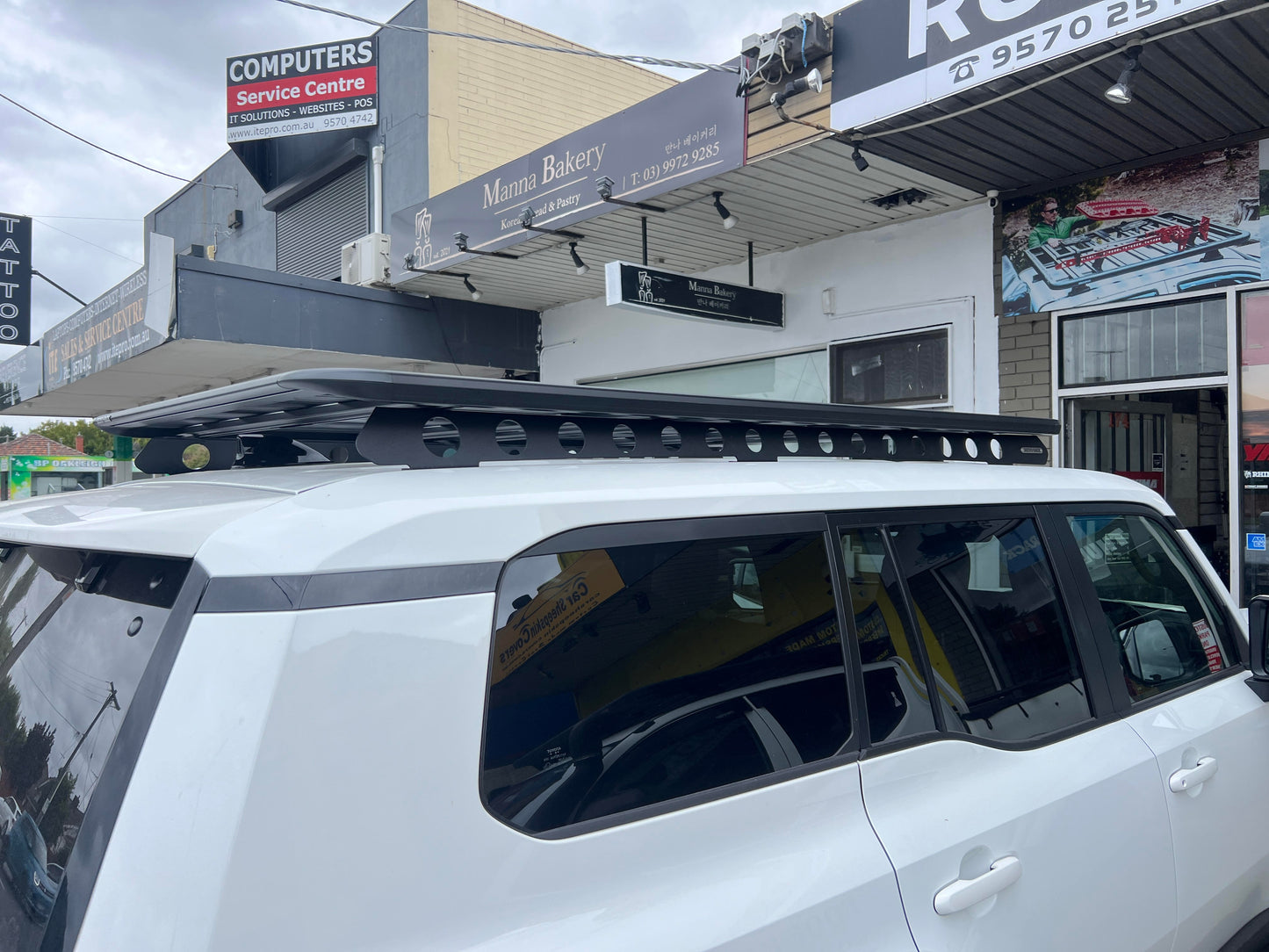 Toyota Prado 250/Lexus GX550 Rhino Rack Pioneer 6 Platform with backbone 2100x1240mm